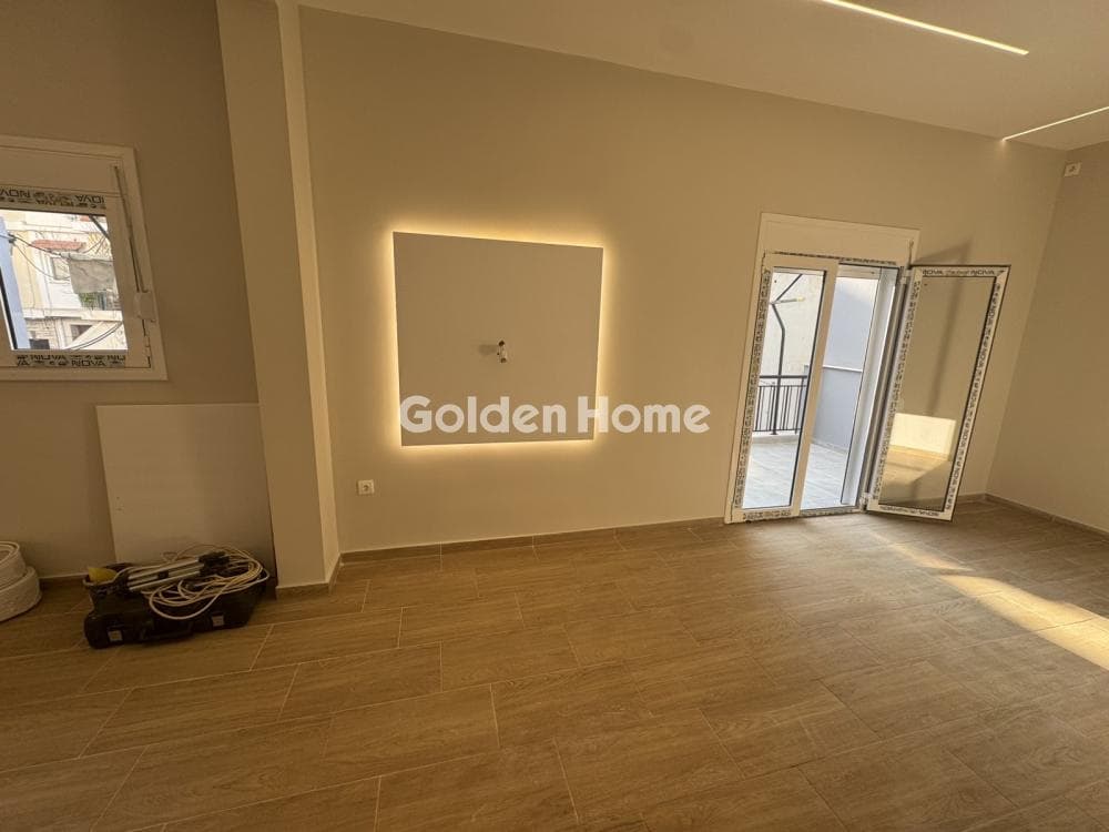 Apartment in Amfiali, Keratsini — Photo 2 of 18