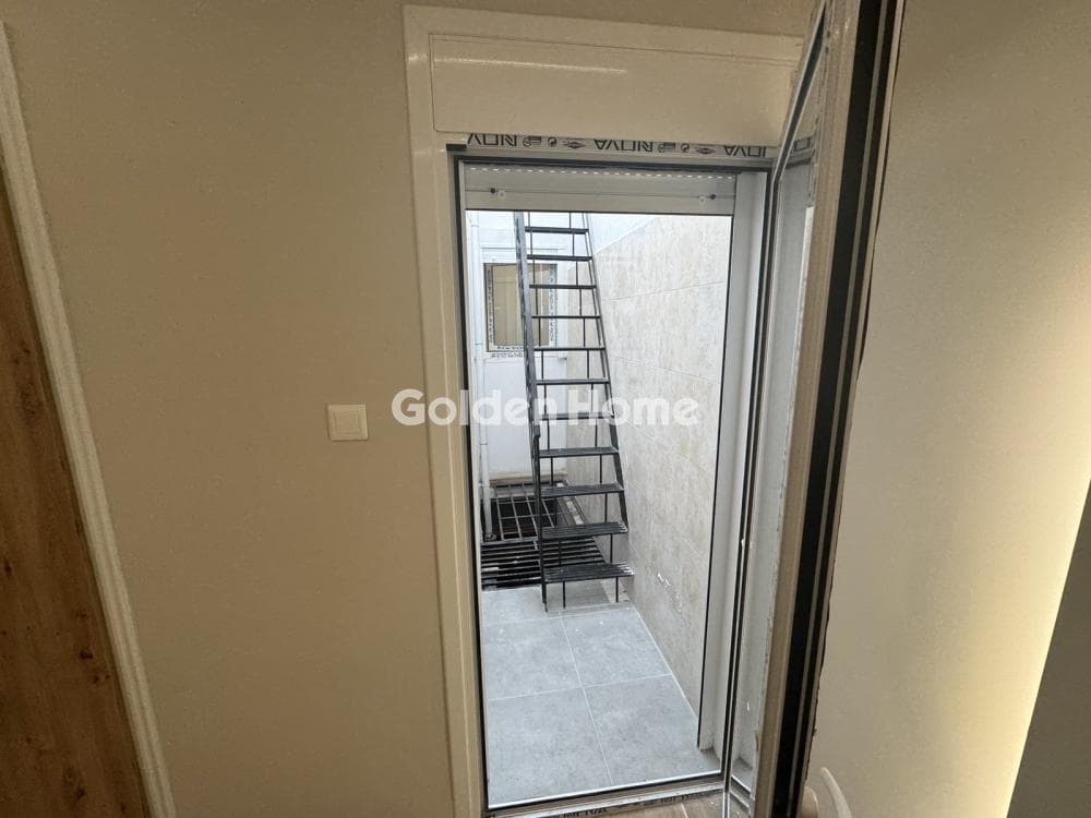 Apartment in Amfiali, Keratsini — Photo 17 of 18