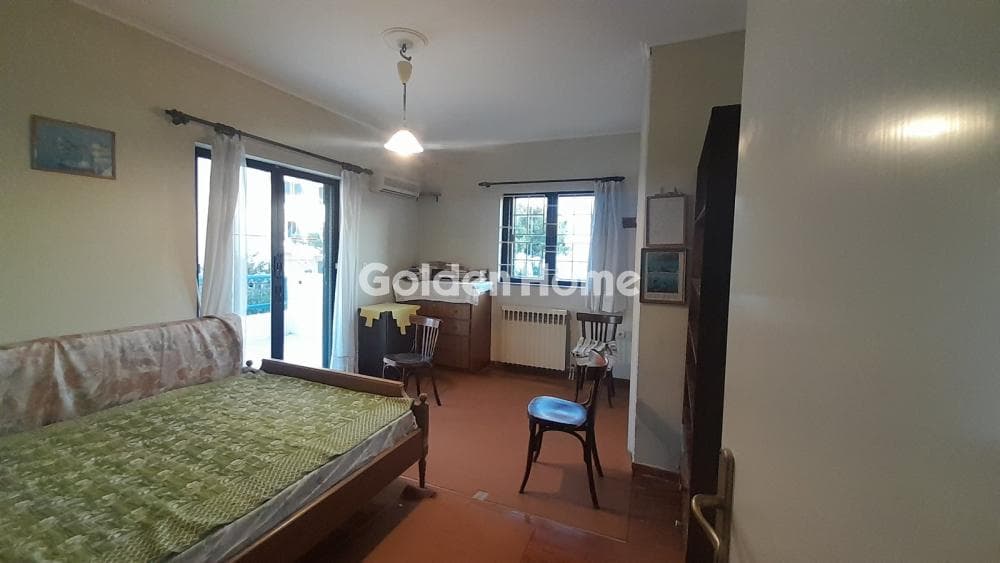 Apartment in Kareas, Vironas — Photo 3 of 13