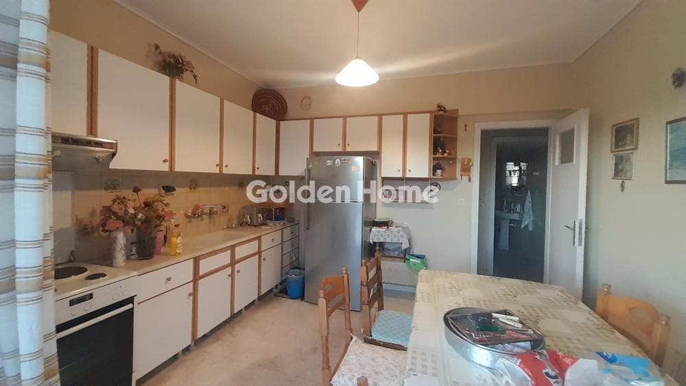 Apartment in Kareas, Vironas — Photo 4 of 13