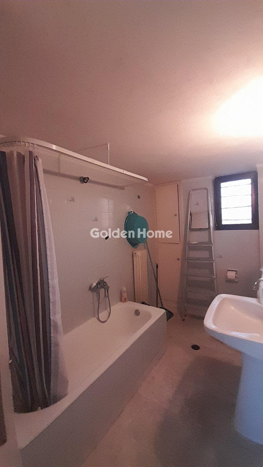Apartment in Kareas, Vironas — Photo 9 of 13