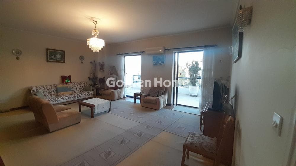 Apartment in Kareas, Vironas — Photo 2 of 13