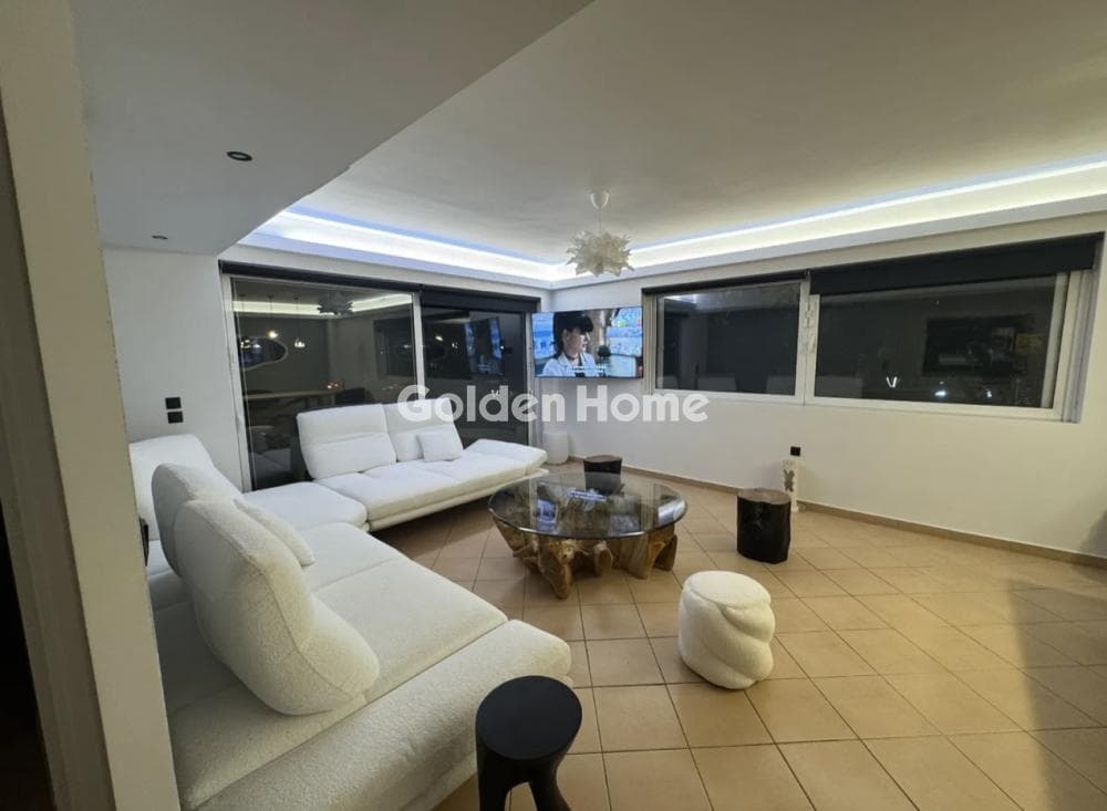 Apartment in Trocadero, Palaio Faliro — Photo 1 of 10