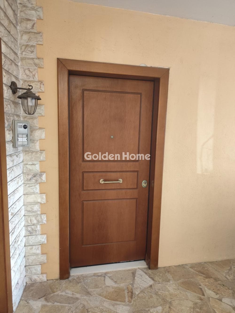 Apartment in Kokkinovrachos, Keratsini — Photo 1 of 17
