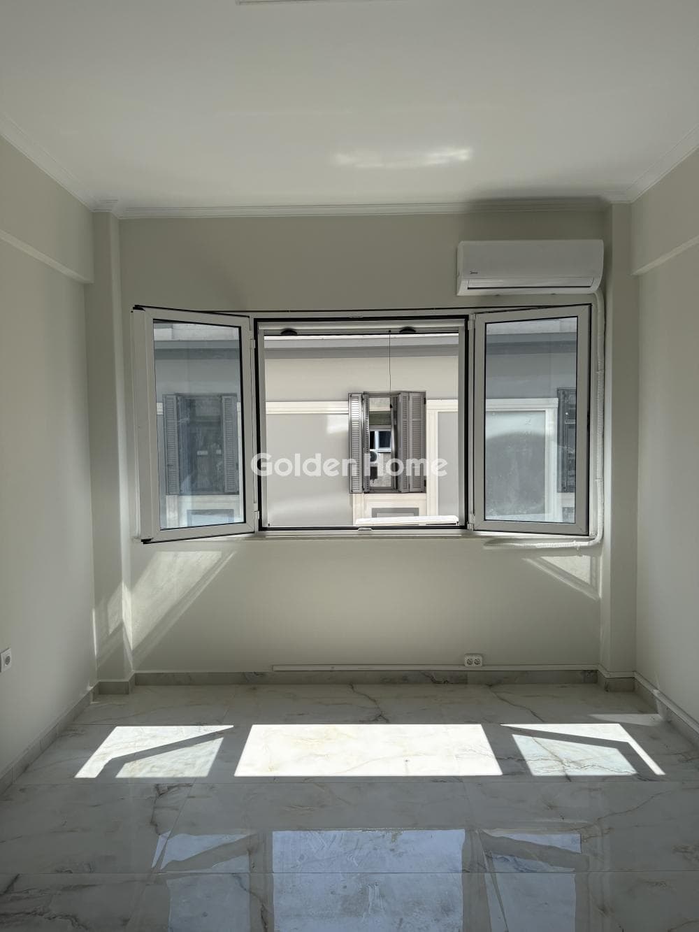 Office in Monastiraki, Historic Center — Photo 1 of 3