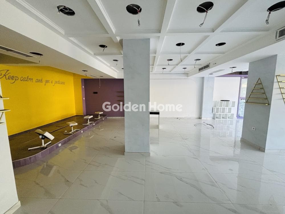 Retail Store in Eleftherias square, Koridallos — Photo 2 of 13