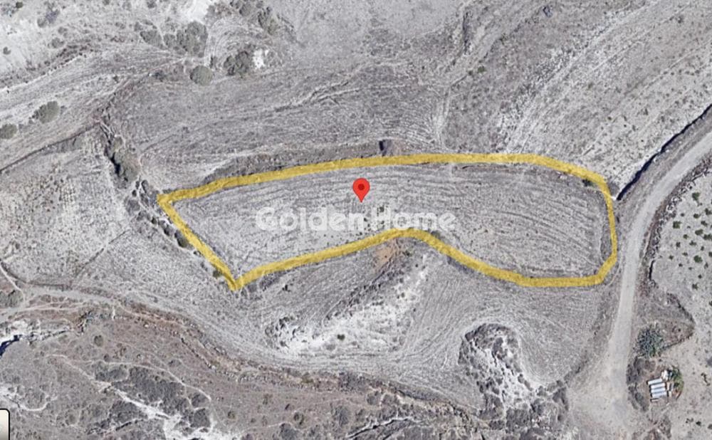 Parcel in Center, Santorini — Photo 1 of 2