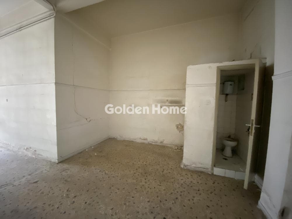 Retail Store in Neo Faliro, Piraeus — Photo 7 of 10