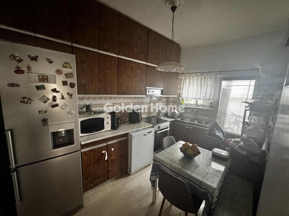 Apartment in Kareas, Vironas — Photo 6 of 11