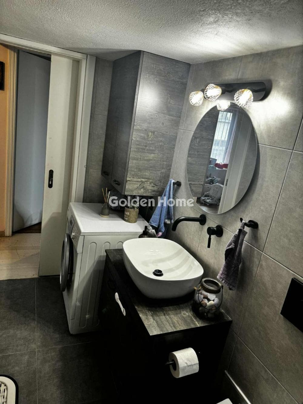 Apartment in Kareas, Vironas — Photo 8 of 11