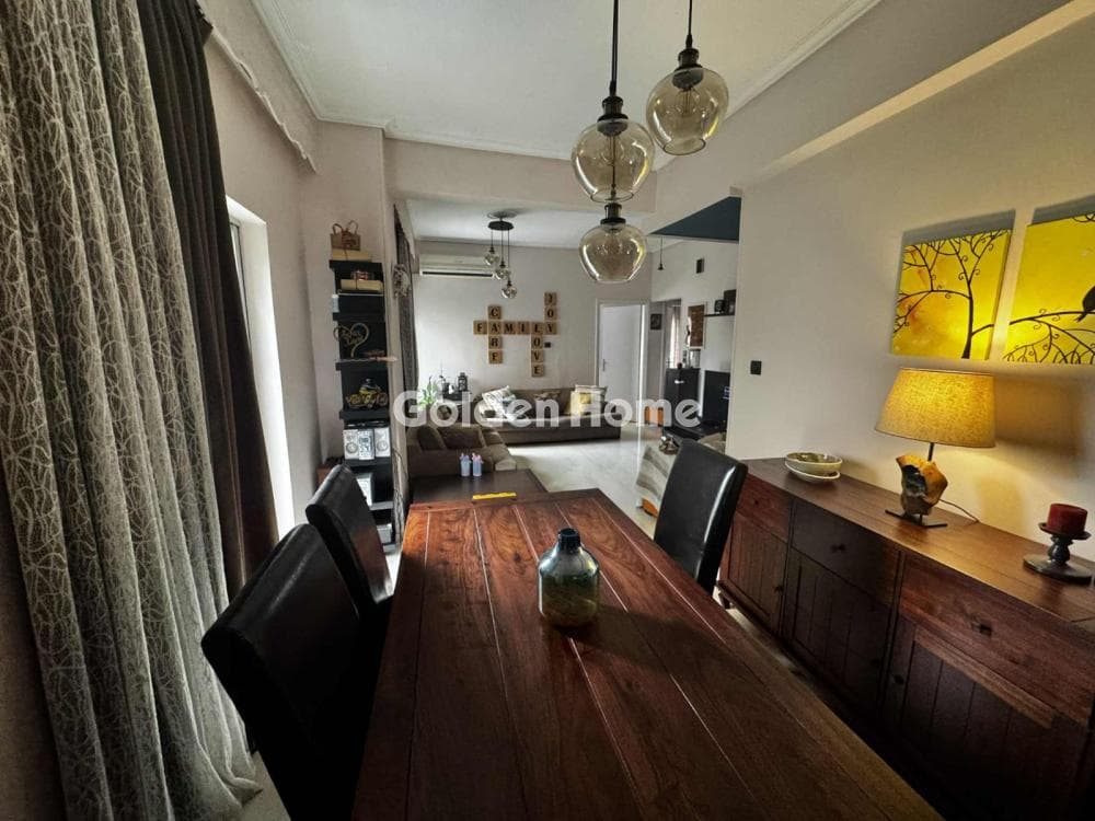 Apartment in Kareas, Vironas — Photo 1 of 11