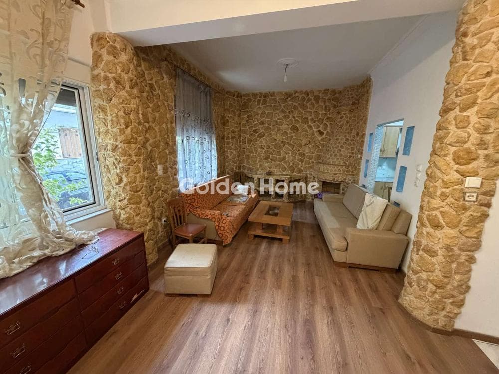 Apartment in Osios Loukas, Patisia — Photo 1 of 20
