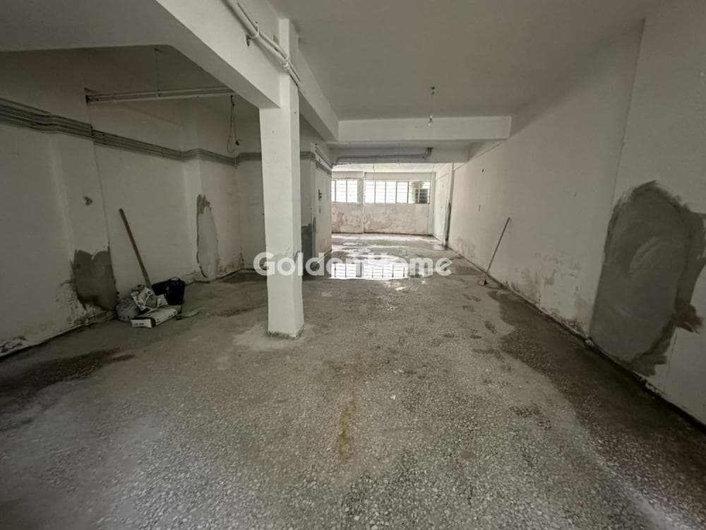 Warehouse in Aspra Chomata, Nikaia — Photo 1 of 5