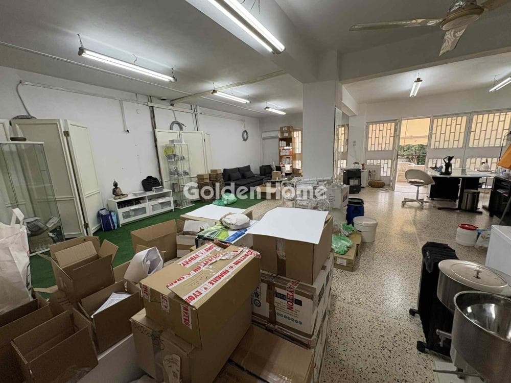 Κατάστημα στην Αγία Φωτεινή Υμηττού, Υμηττός — Φωτογραφία 1 από 5