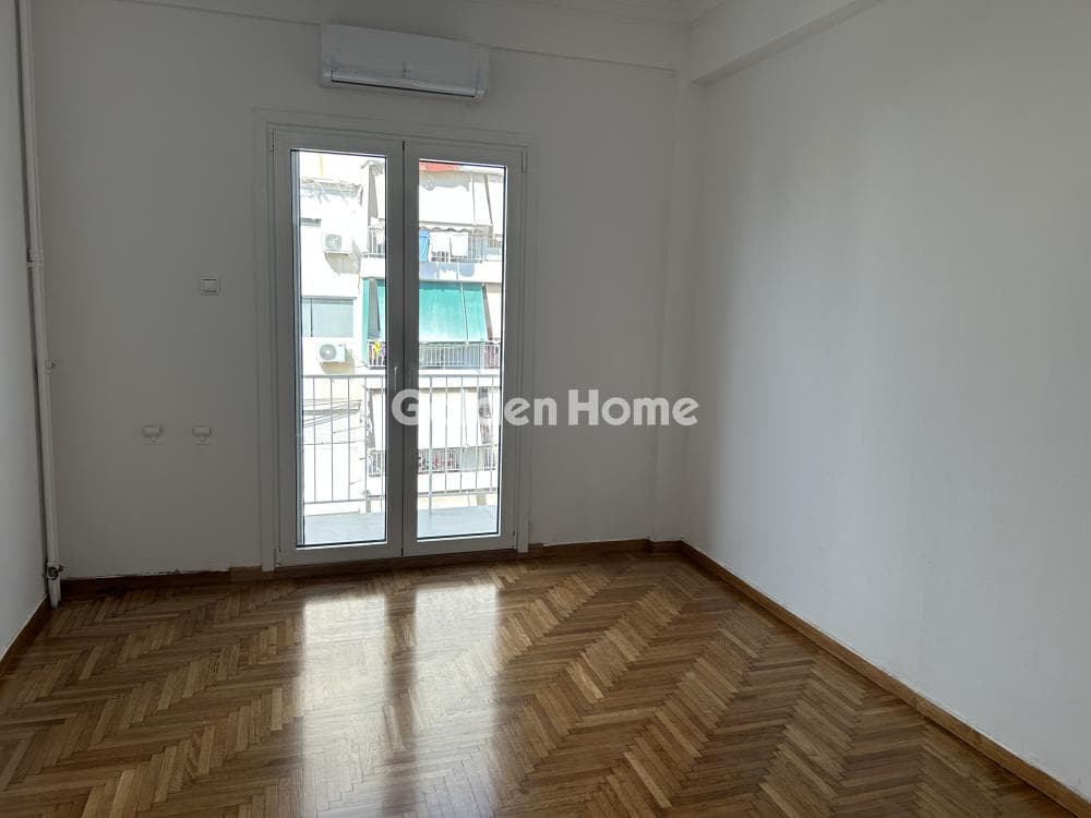 Apartment in Osios Loukas, Patisia — Photo 1 of 21