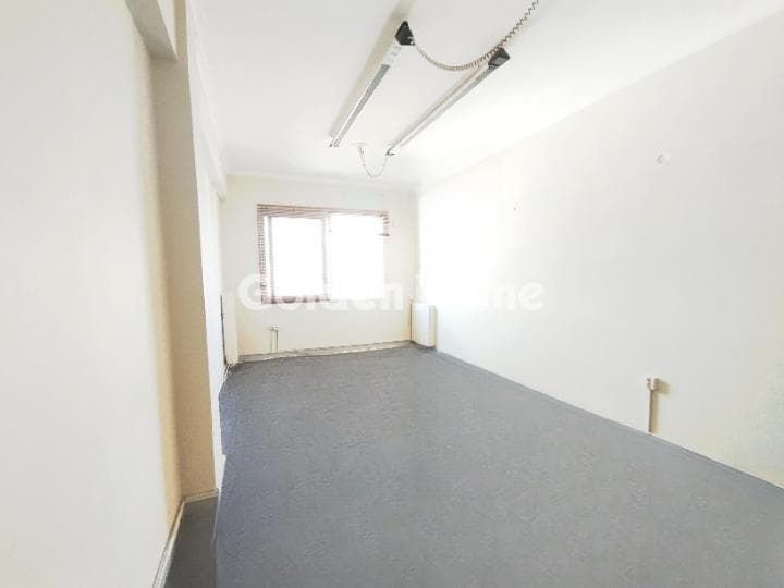 Office in Terpsithea, Piraeus — Photo 2 of 7