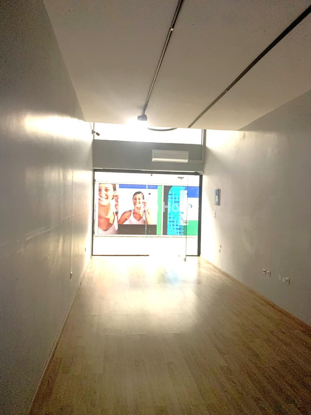 Retail Store in Panepistimioupoli, Kentro — Photo 3 of 9