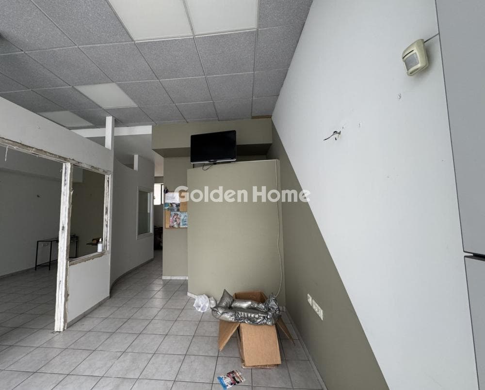 Retail Store in Plateia Davaki, Kalithea — Photo 1 of 2