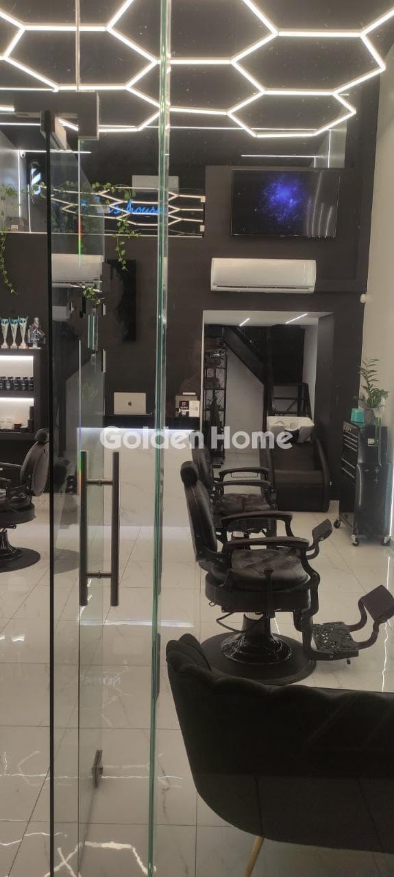 Retail Store in Pirnari, Glyfada — Photo 2 of 15