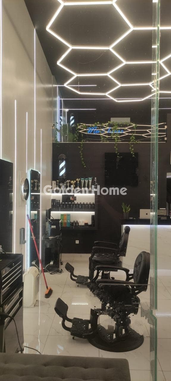 Retail Store in Pirnari, Glyfada — Photo 3 of 15