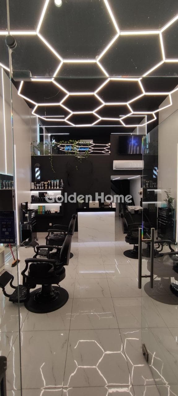 Retail Store in Pirnari, Glyfada — Photo 1 of 15