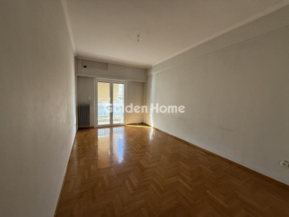 Apartment in Center, Nea Smyrni — Photo 1 of 15