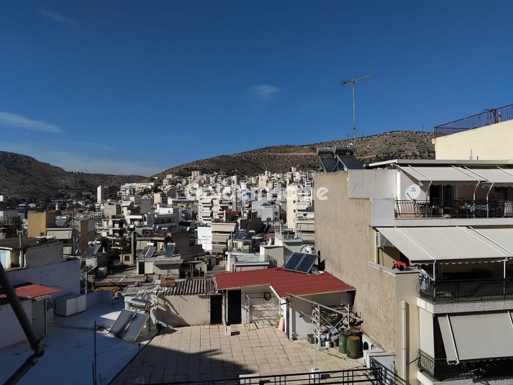 Apartment in Agios Georgios, Keratsini — Photo 2 of 24