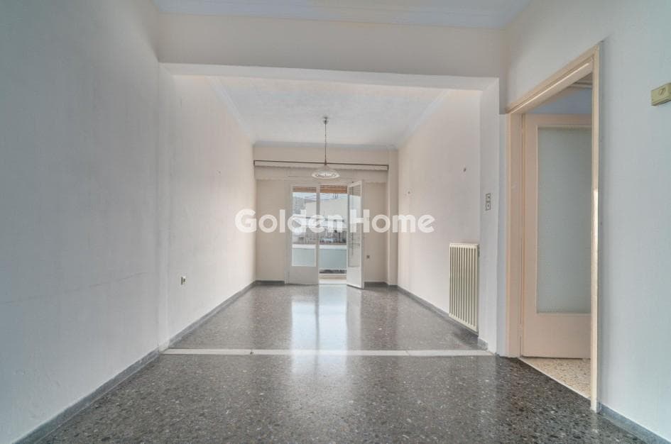 Apartment in Agios Georgios, Keratsini — Photo 1 of 24