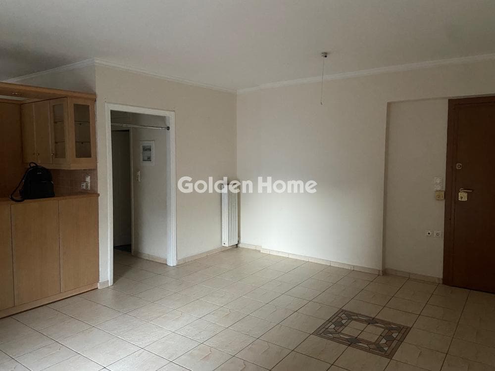 Apartment in Osios Loukas, Patisia — Photo 1 of 15