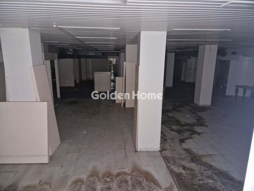 Αποθήκη στην Πλατεία Κάνιγγος, Εξάρχεια - Νεάπολη — Φωτογραφία 1 από 3