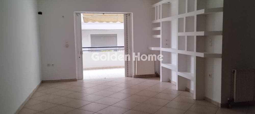Apartment in Analipsi, Drapetsona — Photo 1 of 11