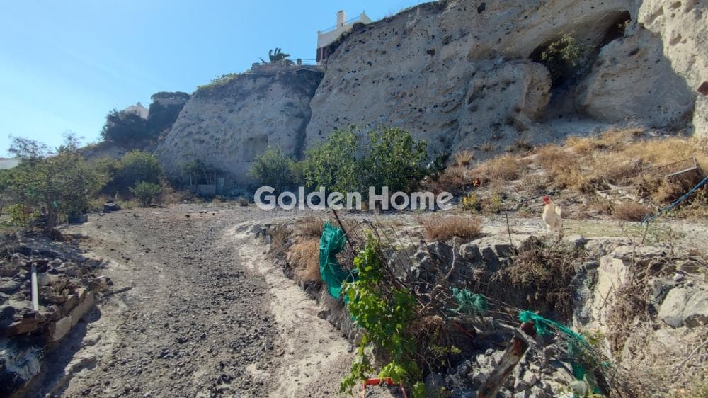 Building Plot in Thira, Santorini — Photo 1 of 4