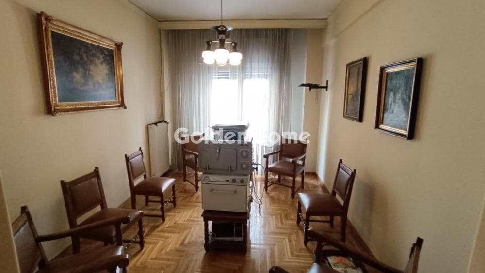 Γραφείο στην Πλατεία Υμηττού, Υμηττός — Φωτογραφία 1 από 3