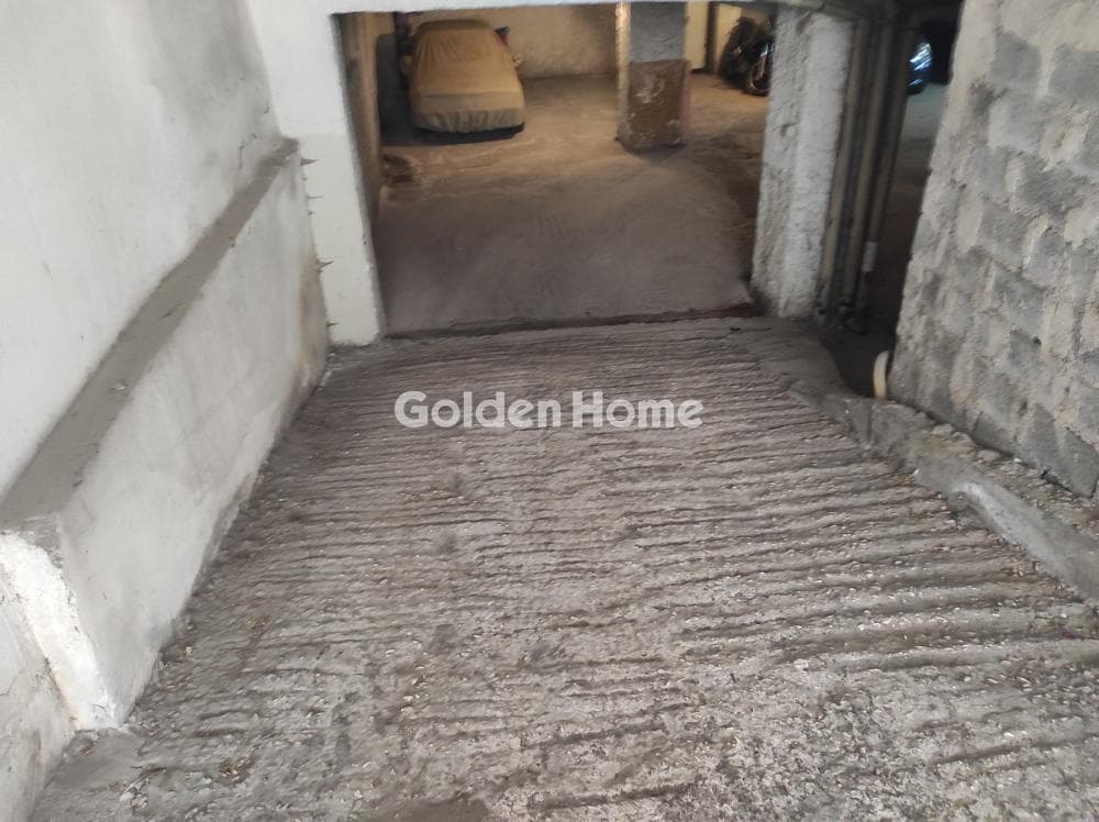 Parking Space in Agios Panteleimonas, Attiki — Photo 8 of 8