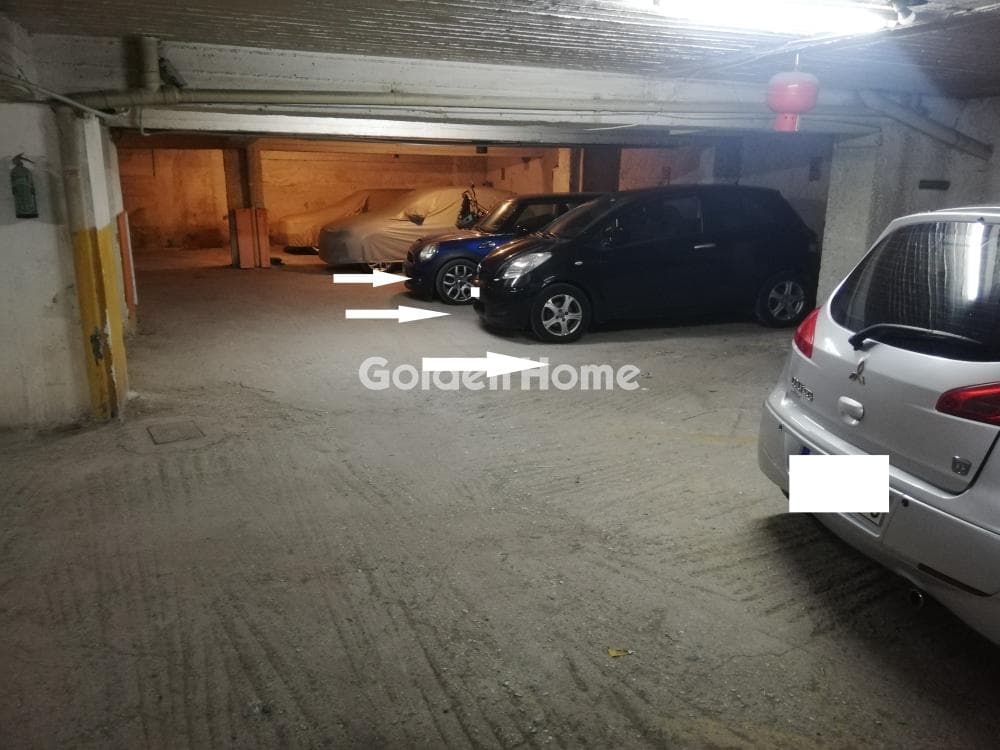 Parking Space in Agios Panteleimonas, Attiki — Photo 1 of 8