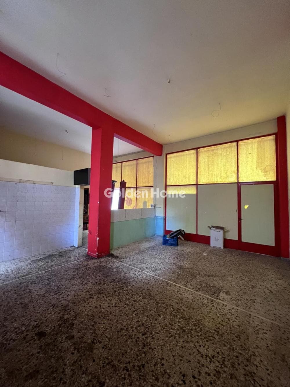Retail Store in Anakasa, Agioi Anargiroi — Photo 1 of 5