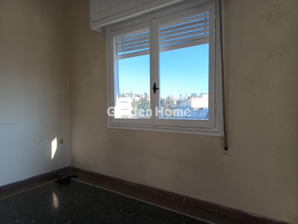 Apartment in Cemetery, Nikaia — Photo 1 of 2