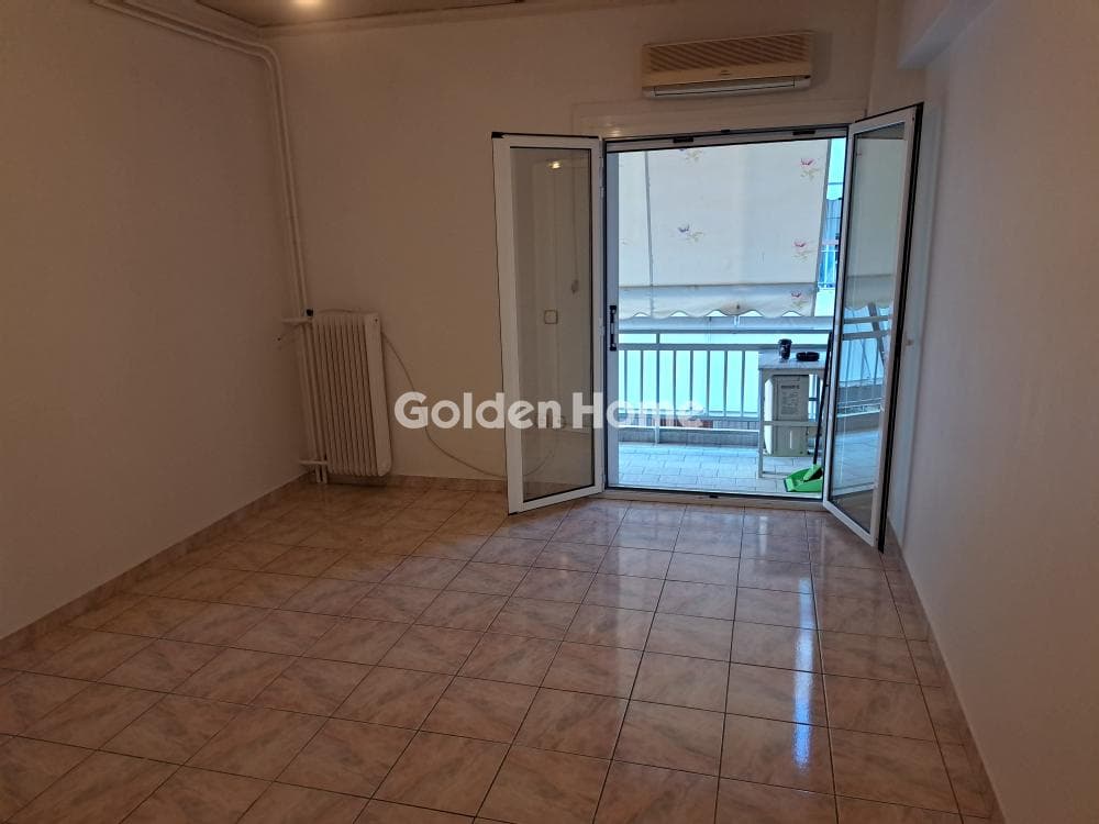 Apartment in Plateia Davaki, Kalithea — Photo 2 of 11