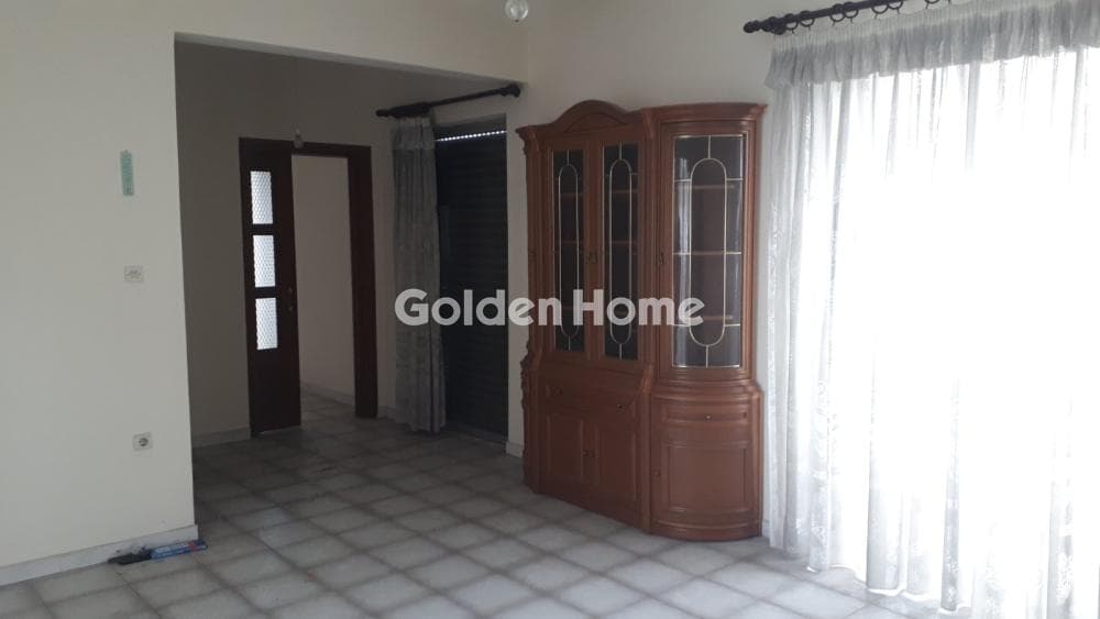 Apartment in Analipsi, Drapetsona — Photo 1 of 5