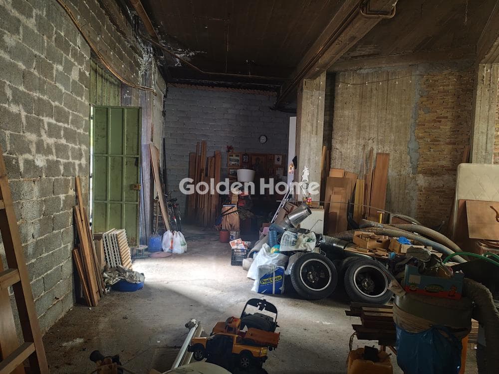 Retail Store in Perissos, Nea Ionia — Photo 7 of 15