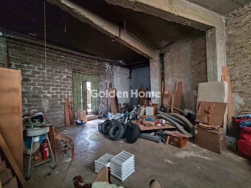 Retail Store in Perissos, Nea Ionia — Photo 12 of 15
