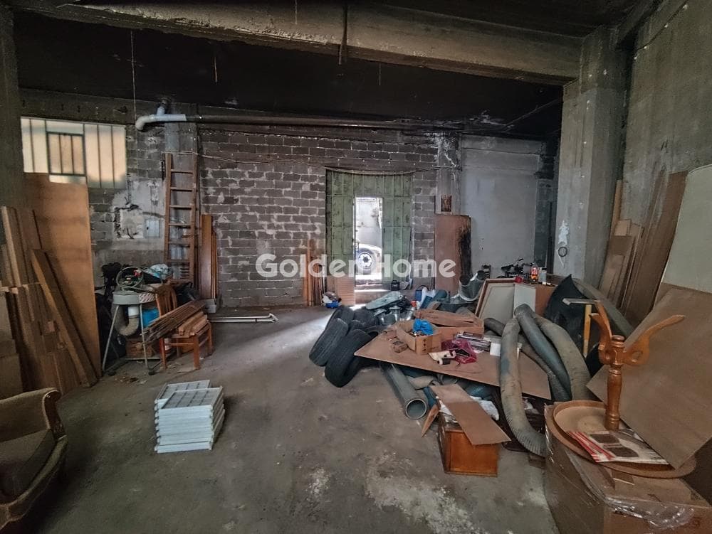 Retail Store in Perissos, Nea Ionia — Photo 15 of 15