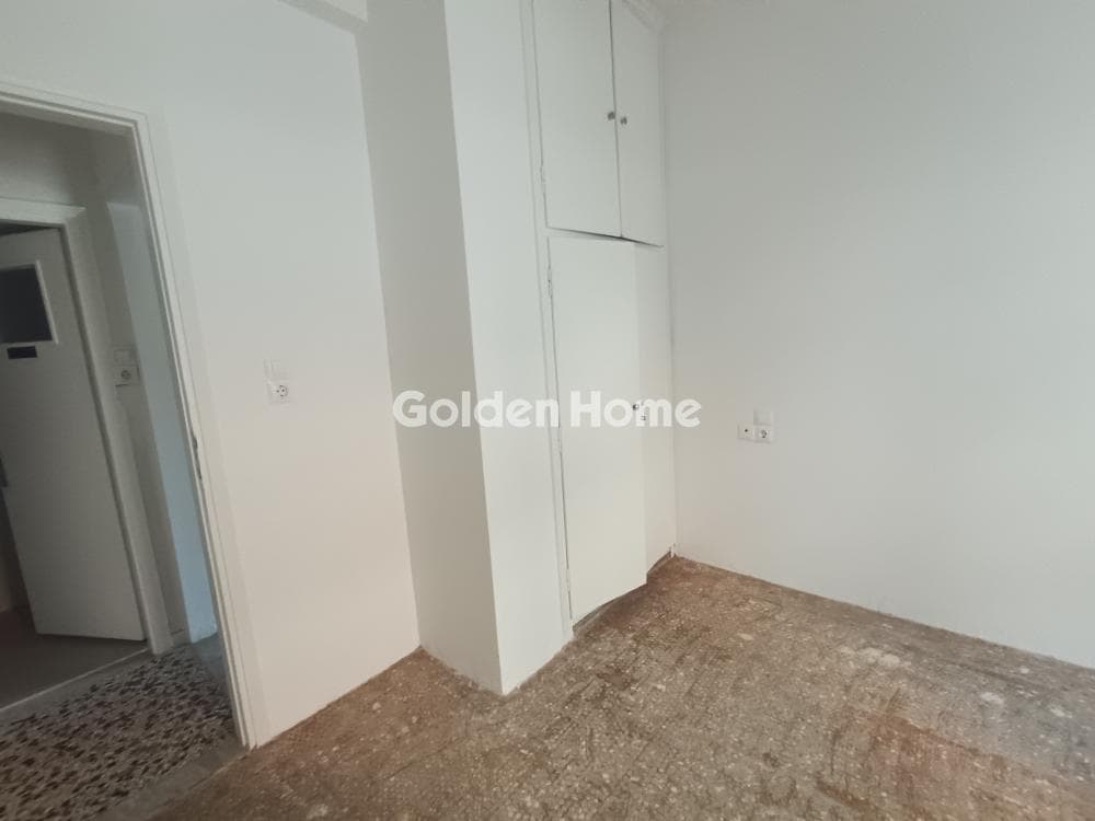 Apartment in Agios Ioannis Chrisostomos, Nikaia — Photo 8 of 12