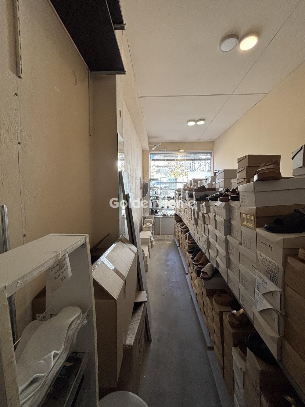 Retail Store in Neo Terma, Marousi — Photo 1 of 11