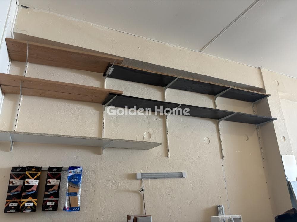 Retail Store in Neo Terma, Marousi — Photo 2 of 11