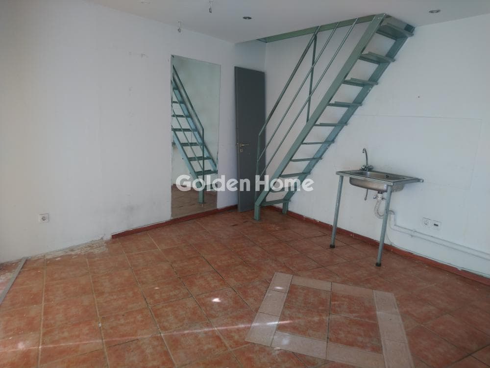 Retail Store in Palies Koukouvaounes, Metamorfosi — Photo 1 of 5