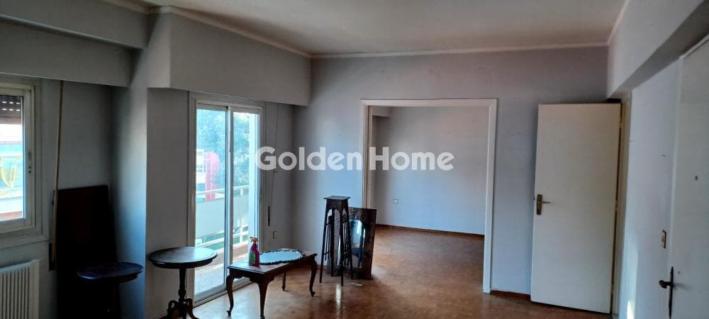Apartment in Center, Agios Dimitrios — Photo 1 of 18