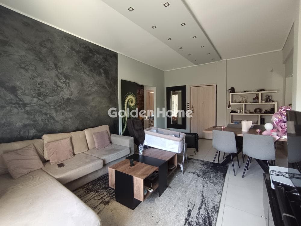 Apartment in Amfiali, Keratsini — Photo 1 of 13