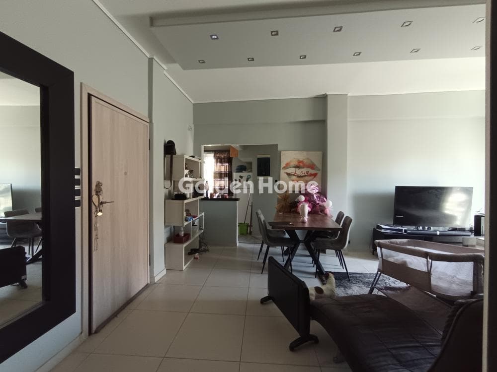 Apartment in Amfiali, Keratsini — Photo 2 of 13