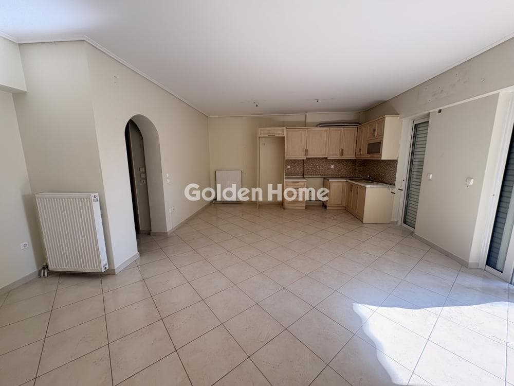 Apartment in Megala Sxoinia A, Acharnes — Photo 1 of 12